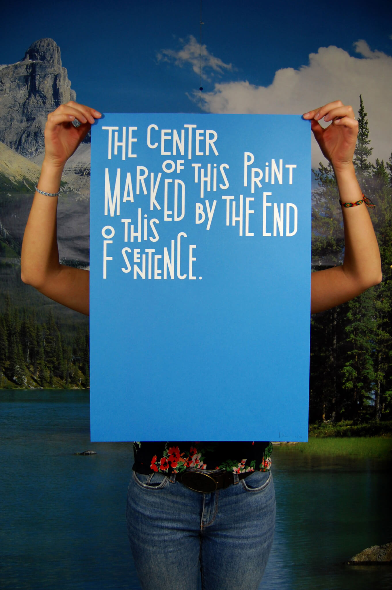 HELMUT SMITS – « The center of this print marked by the end of this sentence » – BLUE